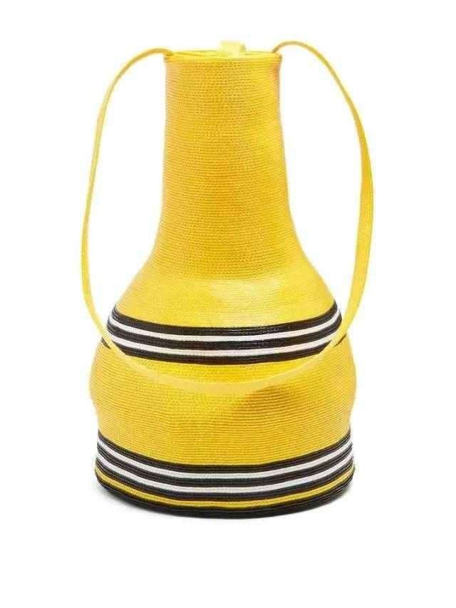 最近整个时尚圈都中了这个包包的毒！