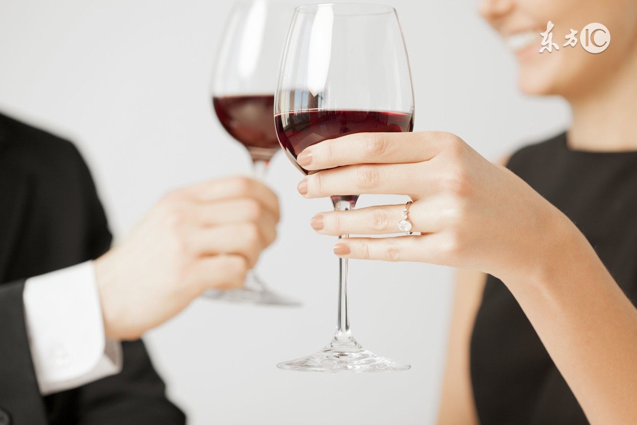 科学家发现：即使是适量饮酒，也会对人体最重要的部位产生危害｜美国饮酒指南被指太宽松