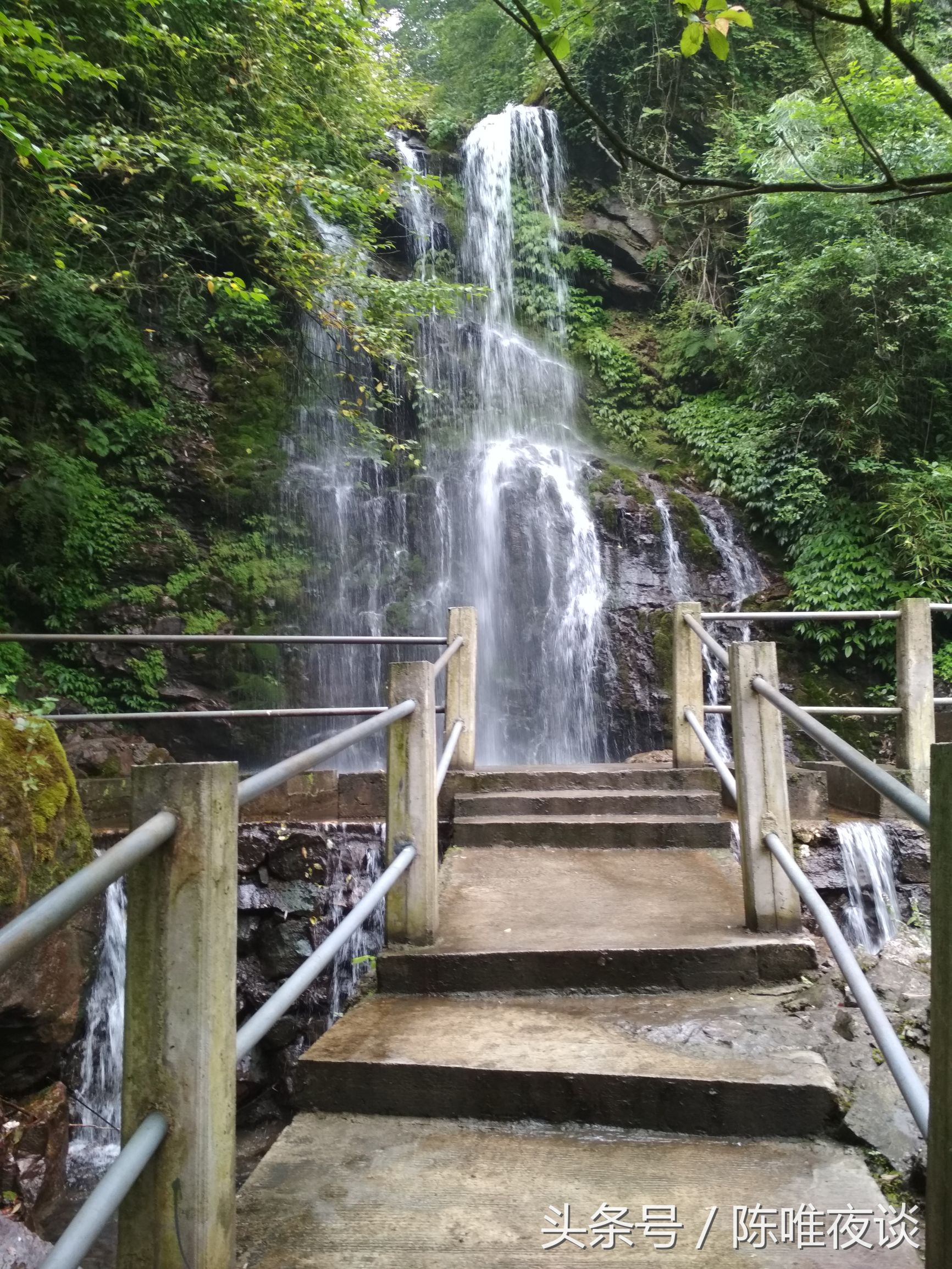 彭州卧龙谷旅游攻略,彭州卧龙谷瀑布