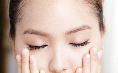 身上皮肤干燥起皮怎么办,冷天身上起皮干燥是什么皮肤