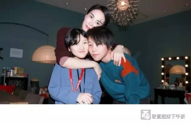 李嫣Style！王菲李亚鹏女儿变身超模05后都出来闯天涯了