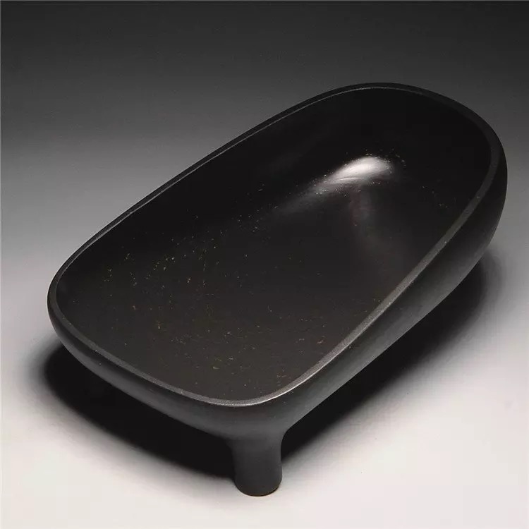 躲得过对酒当歌躲不过夜深人静,躲得过对酒当歌的夜却躲不过