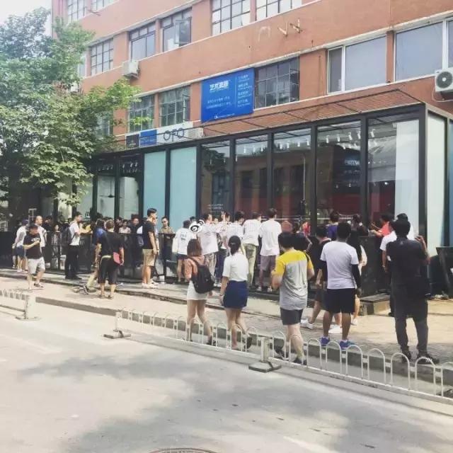 为什么那么多女生喜欢旅游呢,为什么有的人穿lv很廉价