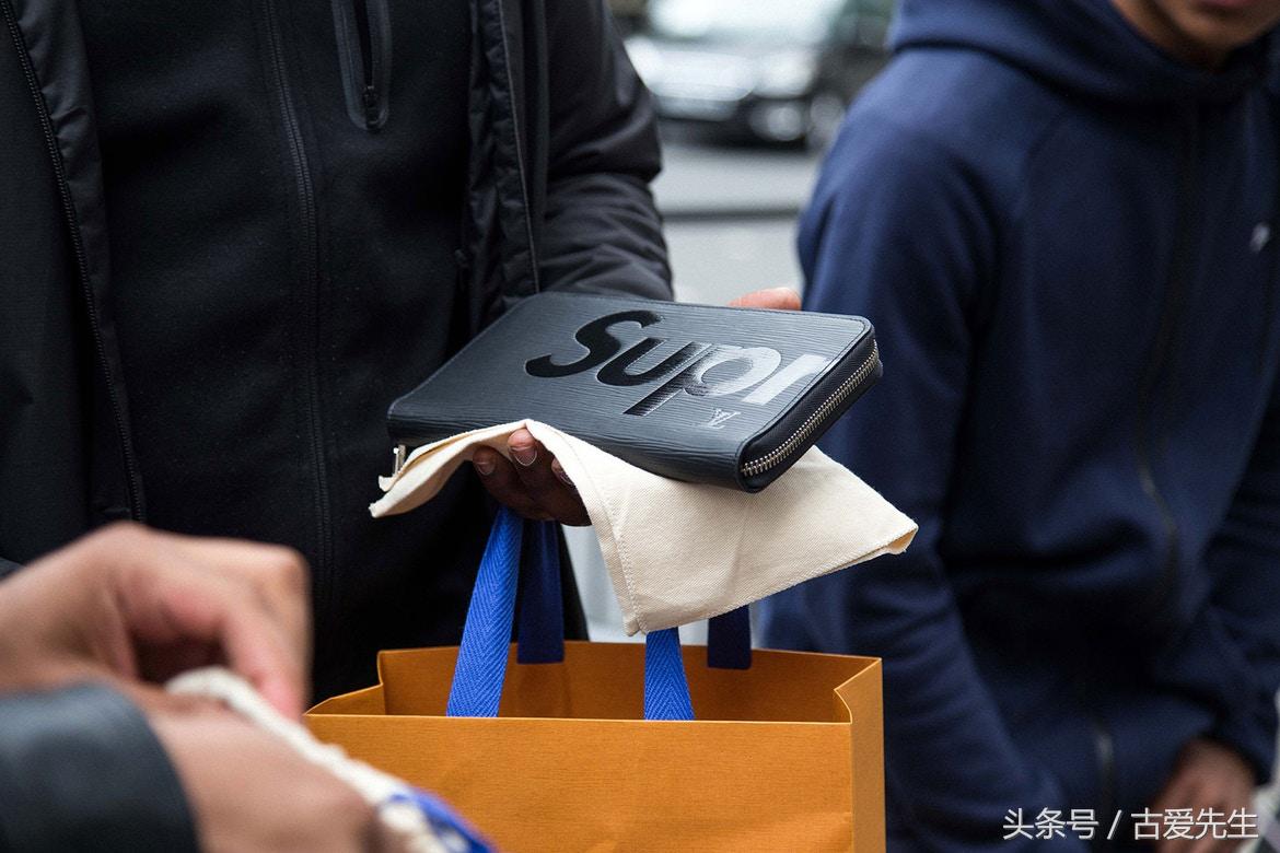 supreme x louis vuitton红色包限量多少 (supreme与lv联名黑色滑板)