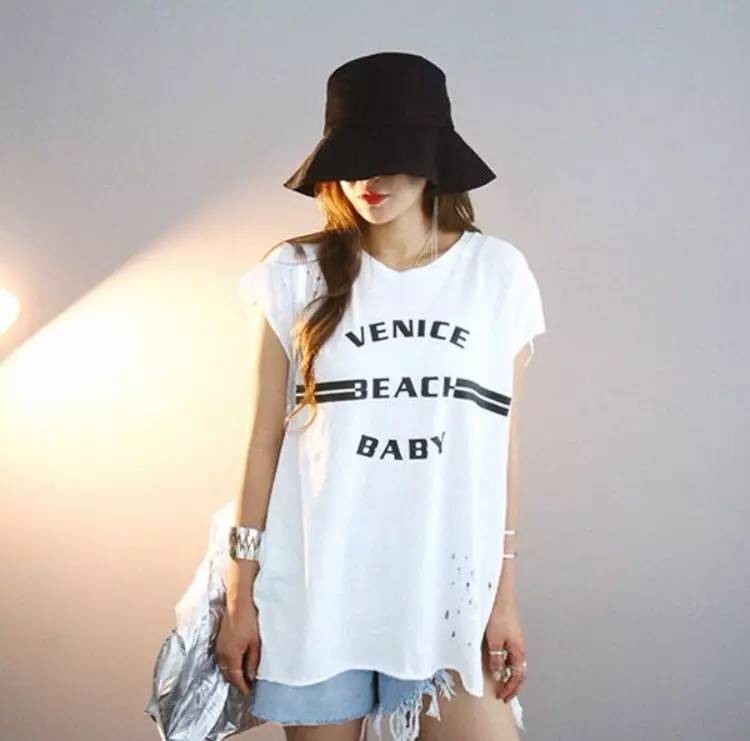 推荐几件夏天的t恤,今年夏天最流行的几件t恤