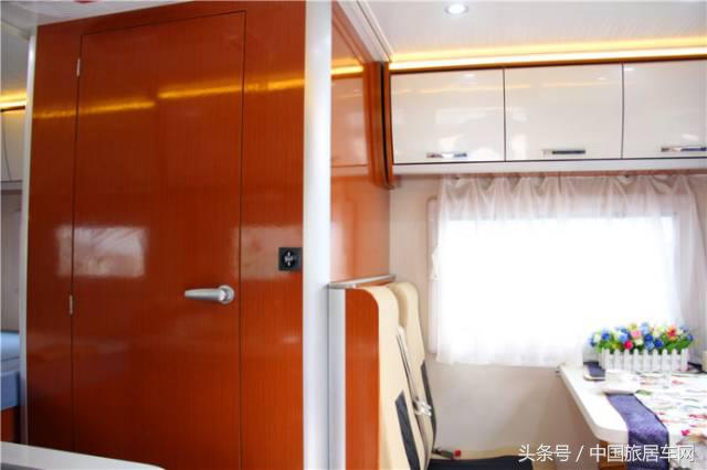 飞神双拓展自动挡c型房车蓝牌,大通房车c型房车价目表