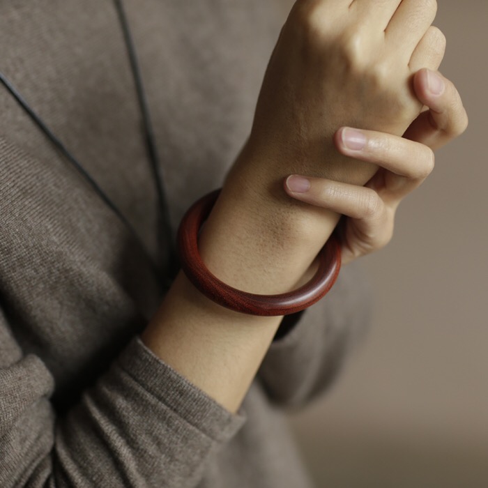 躲得过对酒当歌躲不过夜深人静,躲得过对酒当歌的夜却躲不过