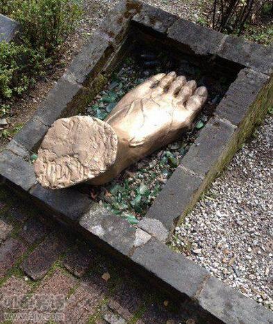 面试的时候面试官看简历,面试官没有看简历就要你面试