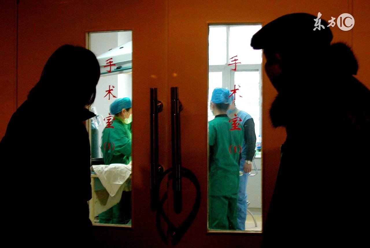 怀孕羊水少保胎告捷,怀孕羊水破了要生了老公心疼