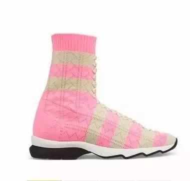 杨幂的最近穿的运动鞋,杨幂穿的薄荷绿运动鞋