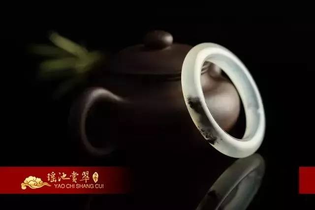 什么样的玉镯值50万 (什么样的玉镯价值20万)