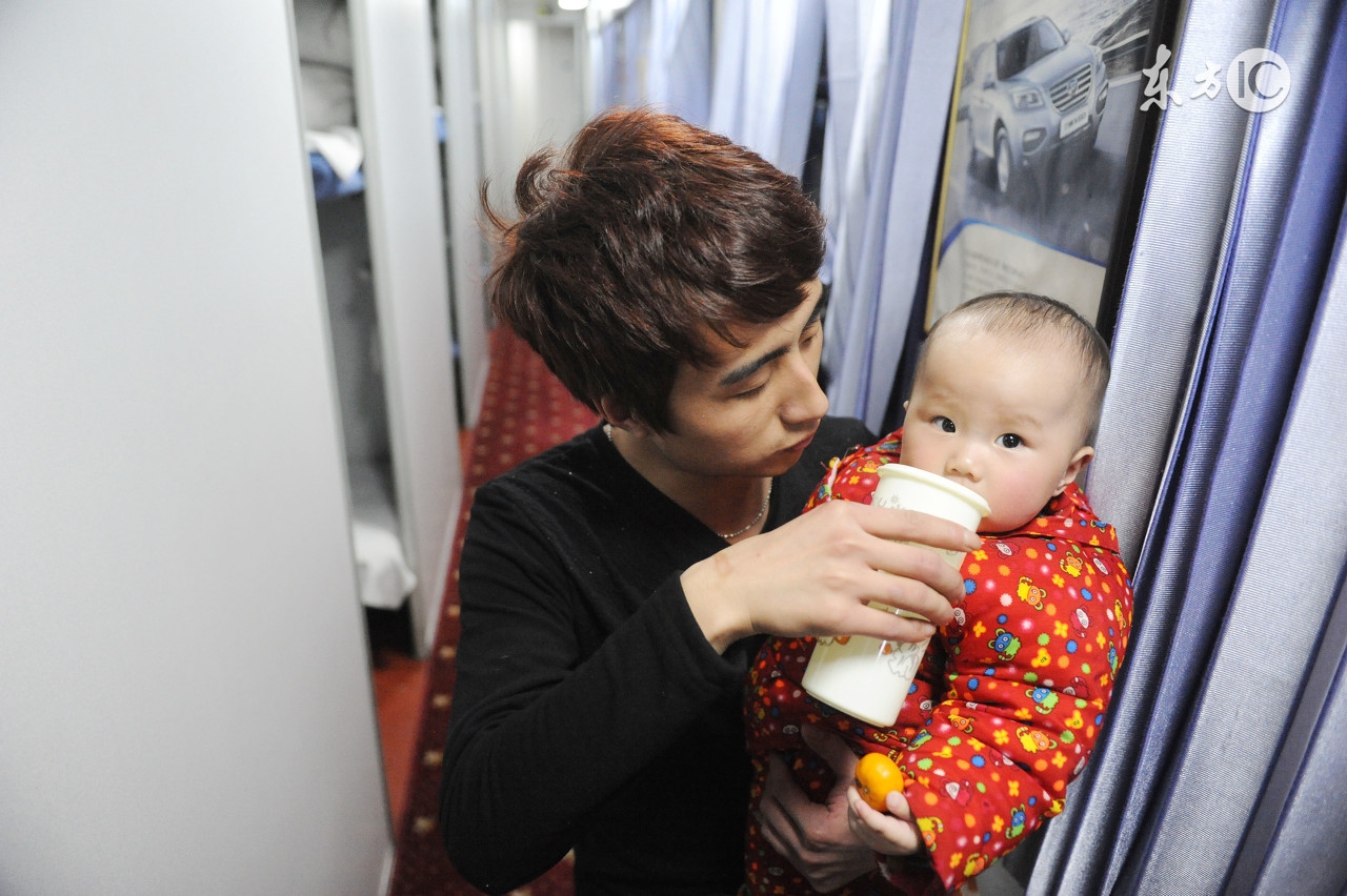 怀孕羊水少保胎告捷,怀孕羊水破了要生了老公心疼