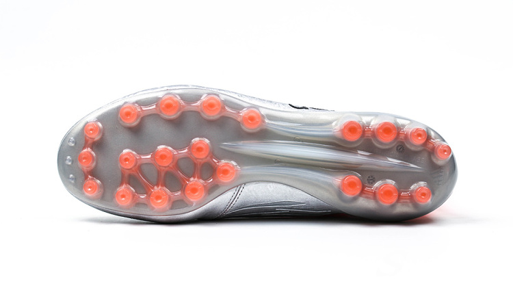 足球鞋对膝盖的危害,mg足球鞋为什么会伤膝盖