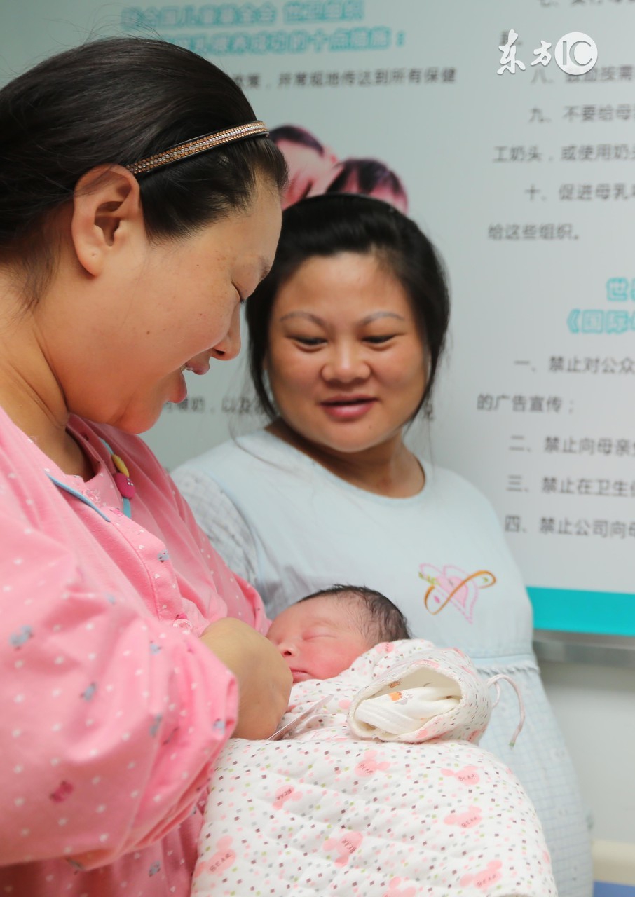 怎么护理刚顺产的产妇和小宝宝,产妇顺产侧切怎么恢复