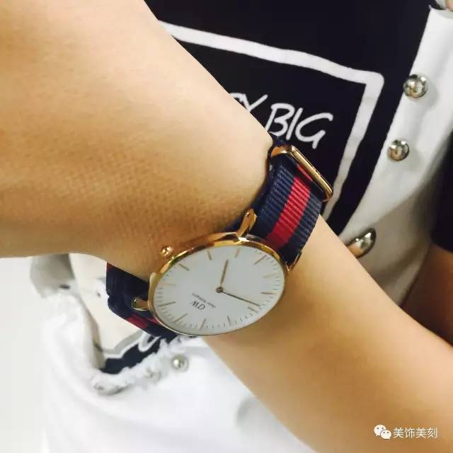 美饰美刻｜下班前，我们拉着老板在办公室里摆拍了10分钟~