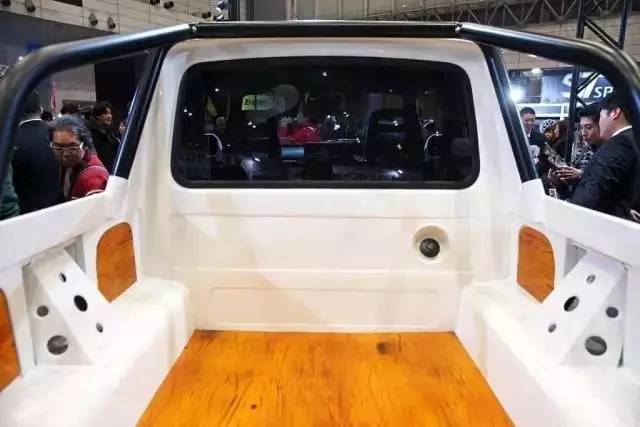 吉姆尼摇身一变奔驰g全时四驱,吉姆尼改奔驰大g多少钱