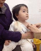 五岁孩子打针哭闹表情,小孩打针时搞笑的表情