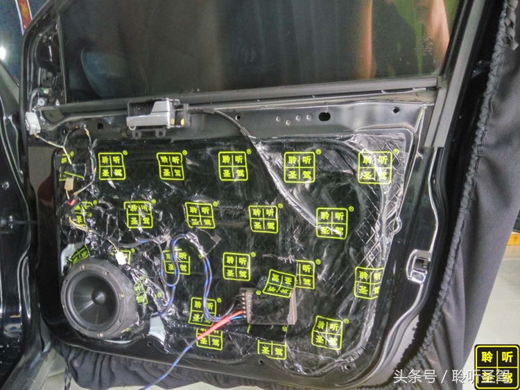 经典福特福克斯的原车音响换装、门板隔音之旅不过两千元的改装，给有需求的自己！