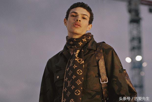 supreme x louis vuitton红色包限量多少 (supreme与lv联名黑色滑板)