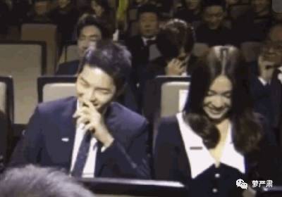 宋仲基宋慧乔白天揽腰秀甜蜜,宋仲基宋慧乔甜蜜太阳后裔