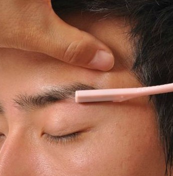 男生能修眉毛么,男生修眉一般去哪里修