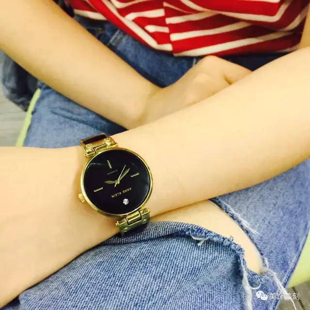 美饰美刻｜下班前，我们拉着老板在办公室里摆拍了10分钟~