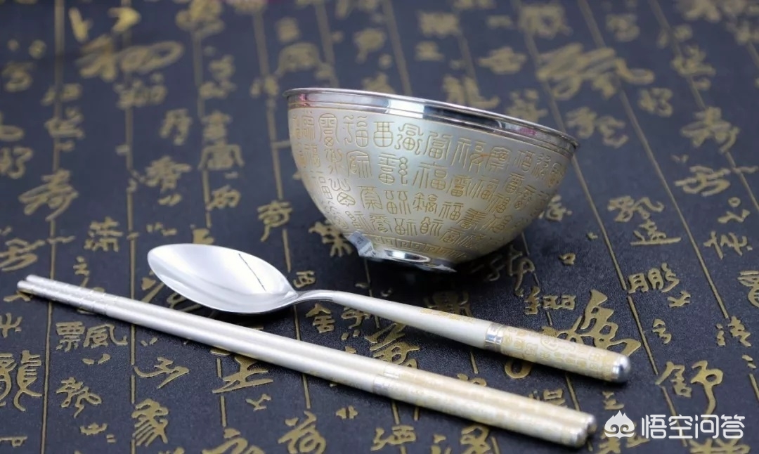 为什么韩国人吃饭用手,为什么韩国人吃饭用筷子