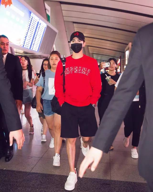 supremexlv联名外套,supreme和lv联名的红色卫衣