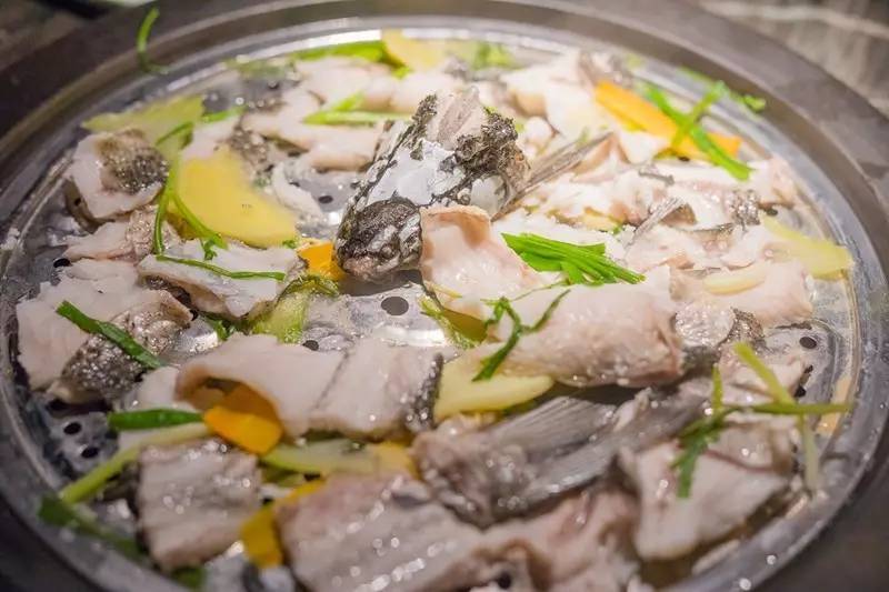 100元吃海鲜自助！不限量！敞开吃！红虾三文鱼象拔蚌银鳕鱼……我要把武林路这家海鲜渔市吃到空！