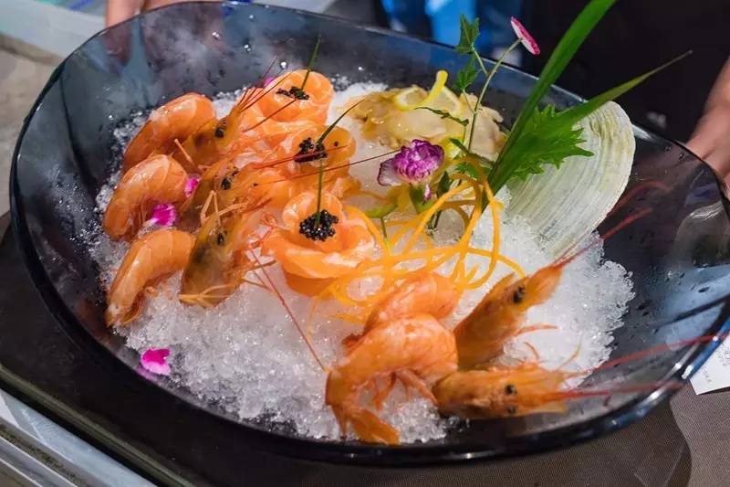 100元吃海鲜自助！不限量！敞开吃！红虾三文鱼象拔蚌银鳕鱼……我要把武林路这家海鲜渔市吃到空！