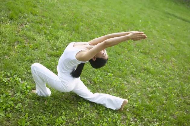 敲胆经的小窍门,敲胆经的正确方法和时间