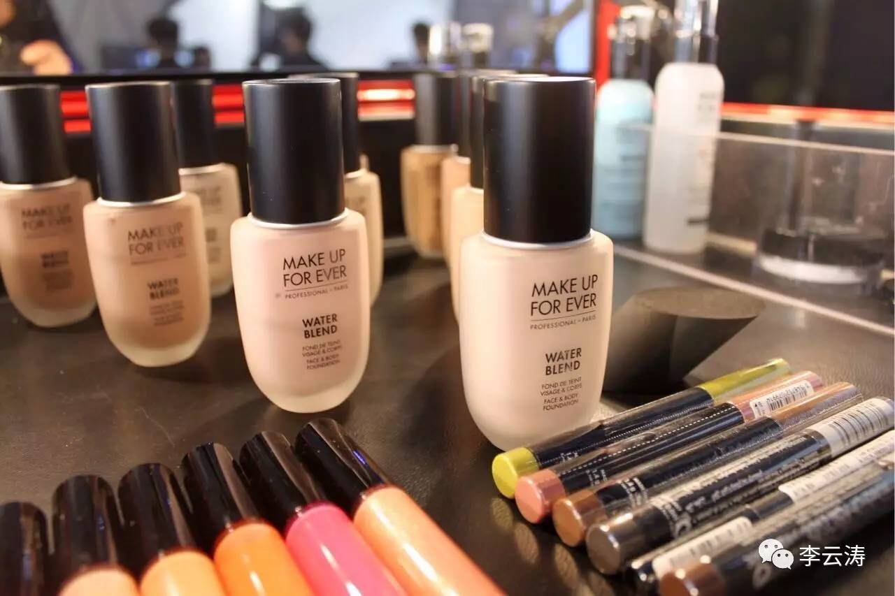 李云涛MAKEUPFOREVER一“裸”到底玫珂菲全新双用水粉霜强势来袭新裸主义！你敢挑战吗