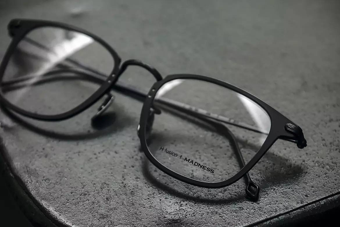 中指猫和supreme联名的卫衣,supreme和中指猫联名