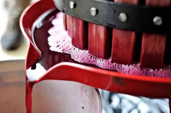 怎么吃葡萄不吐葡萄皮呢,如何吃葡萄不吐葡萄皮