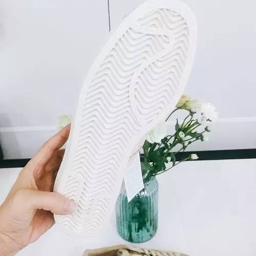 不要再黑asos了，Adidas直邮18天到货，没被税！