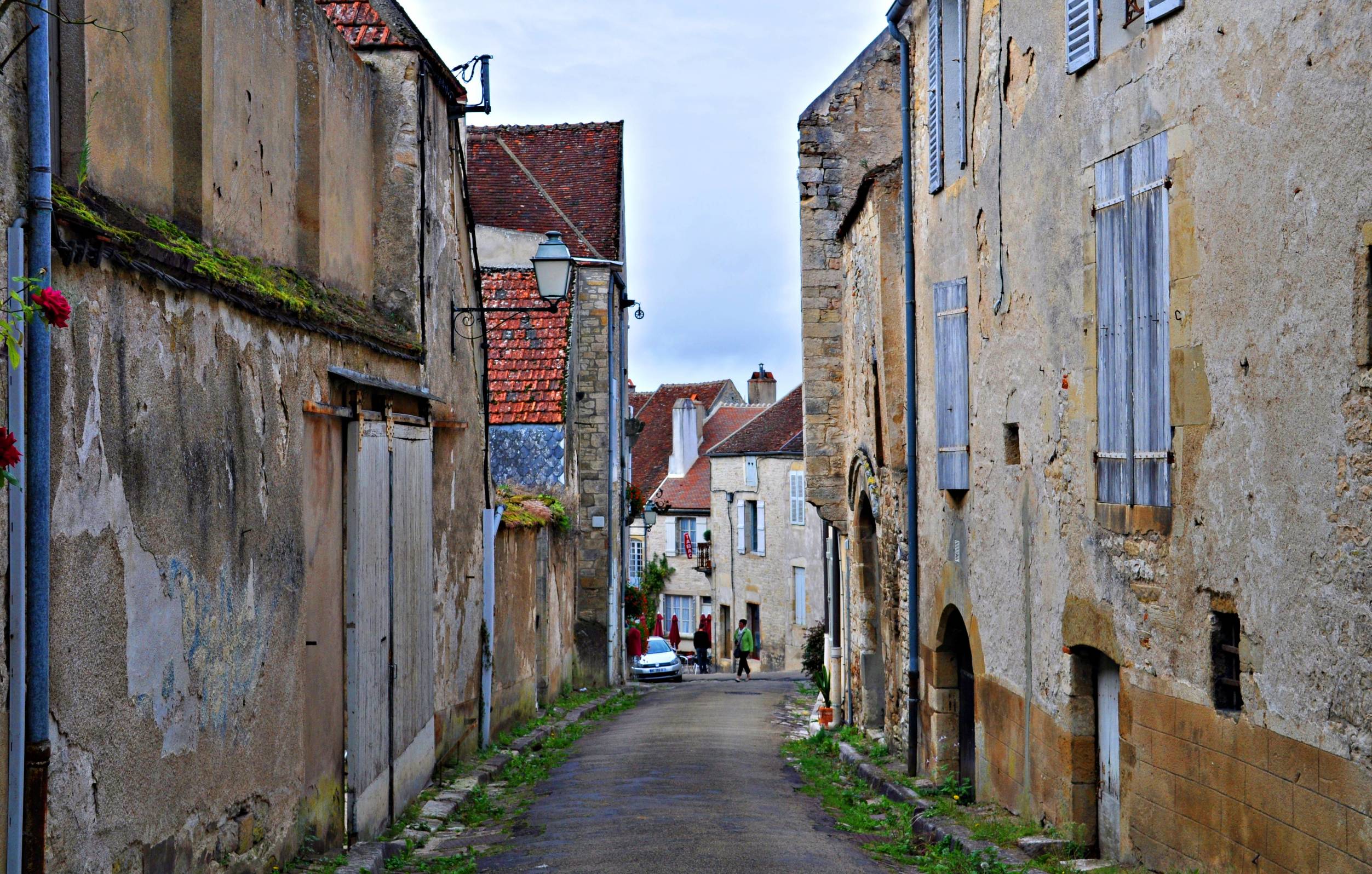 这个神秘又秀丽的法国弹丸小城，曾与耶路撒冷、梵蒂冈、圣雅克齐名，贵为世界宗教圣地