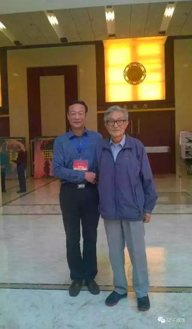 中国男儿只手撑天空翻译,中国男儿只手撑天空