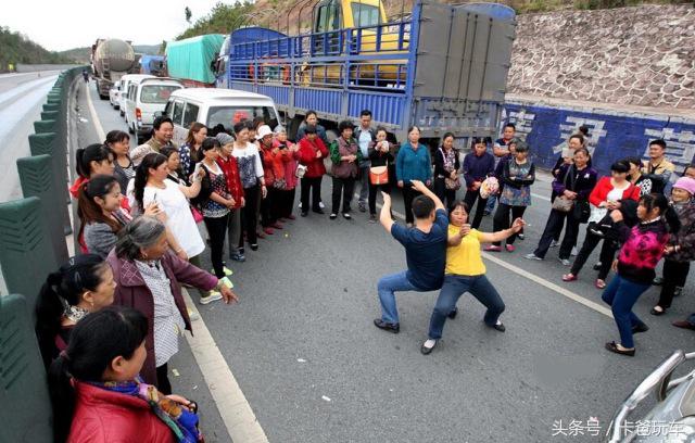 高速遇堵车七个细节决定你的安全,在高速堵车时想去厕所怎么办