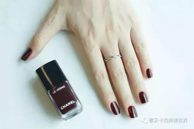 夏日冰透色指甲油,夏季指甲油又显白又霸气的颜色