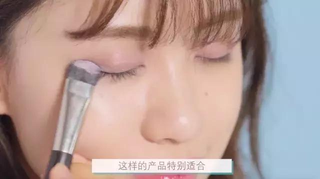 怎样化妆不会浮妆,夏天晕妆的正确化妆方法