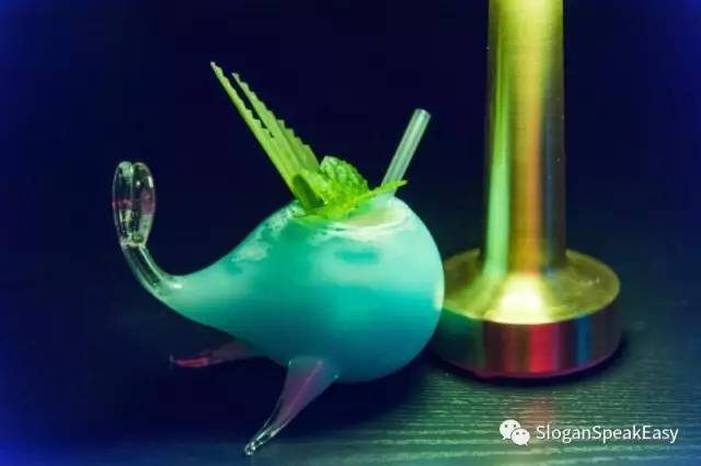 朋友开个店，卖酒的！一滴入魂Slogan！