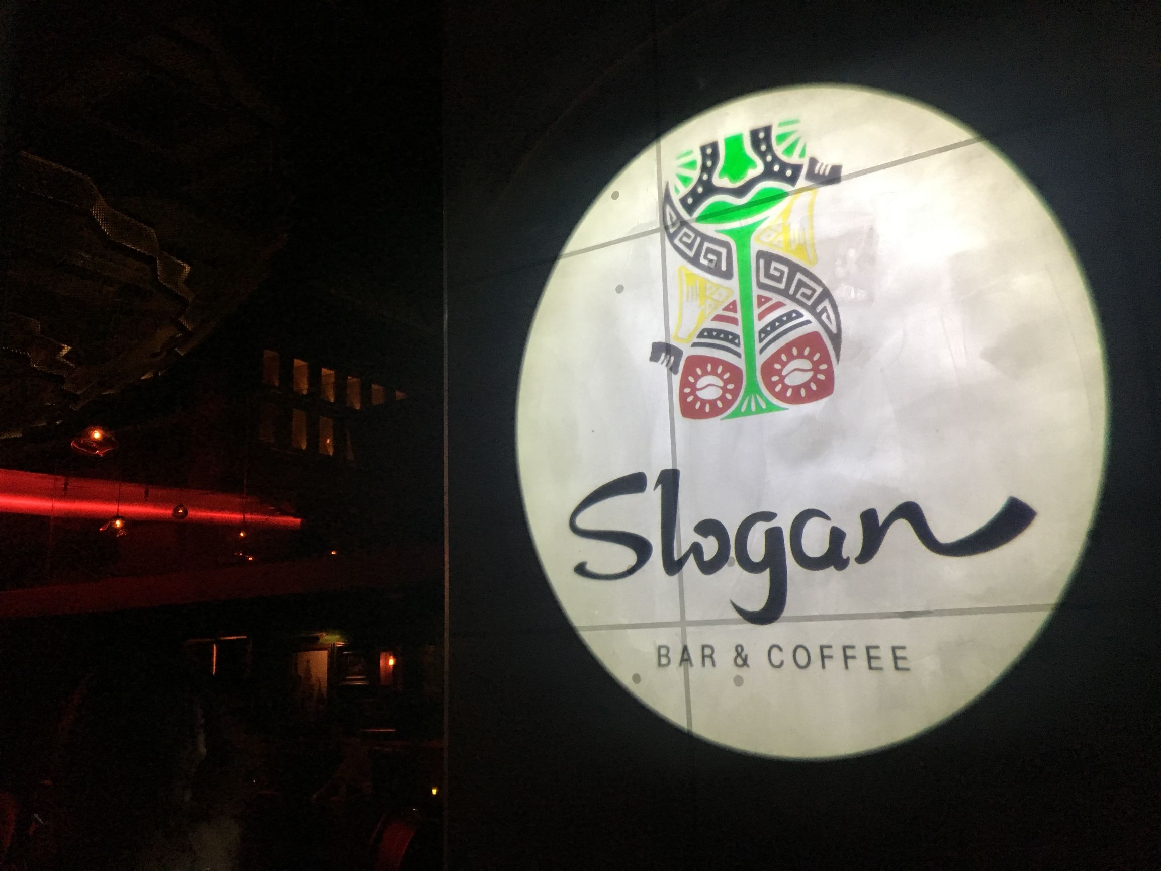 朋友开个店，卖酒的！一滴入魂Slogan！