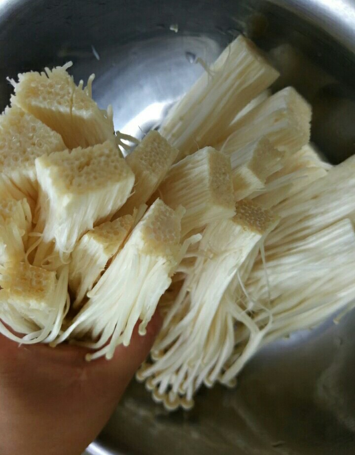 麻辣拌金针菇的10道做法,凉拌爽口金针菇教程