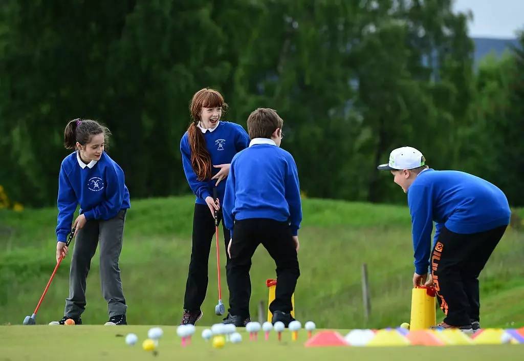 两亿人口下童装市场再起风云！国产四大体育品牌聚首新战场｜商圈