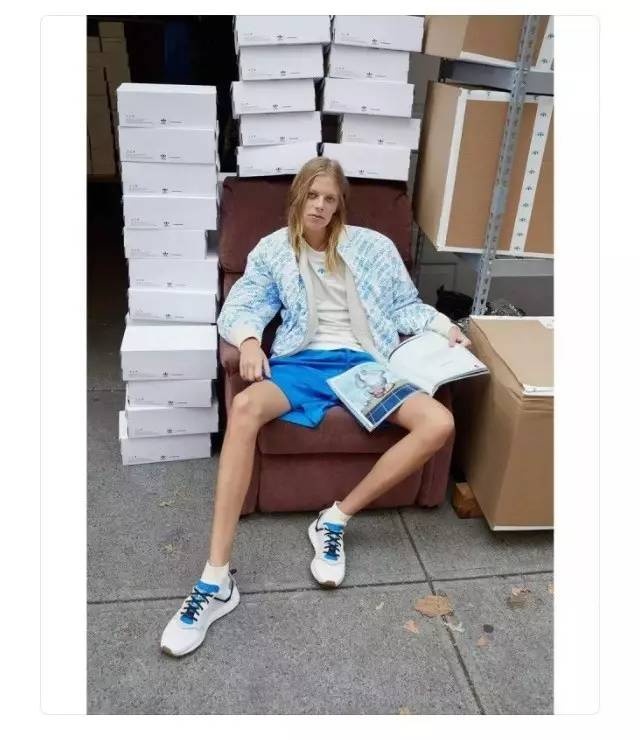 lvsupreme联名款牛仔外套,lv衣服上面有个supreme联名是真的吗