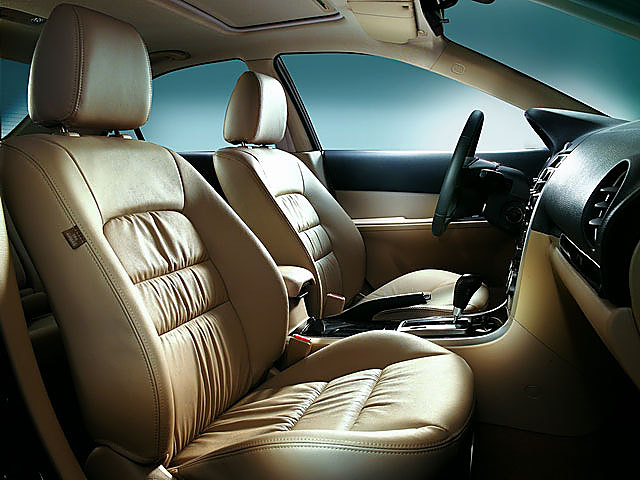 为什么车子包完真皮后，味道会比新车重？