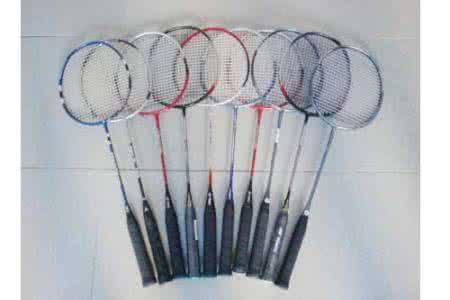 羽毛球新手入门球拍一对,羽毛球初学者如何选择羽毛球拍