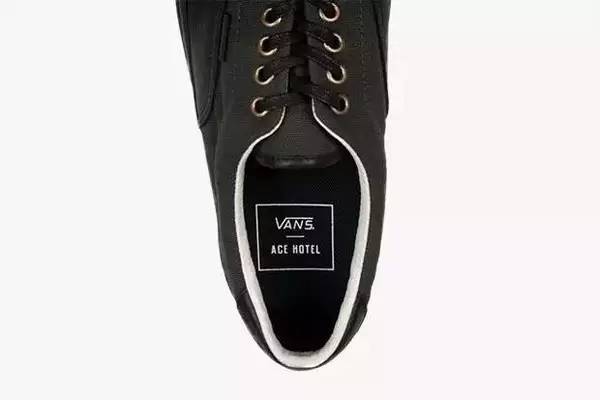 他是酒店界的乔布斯，一手创造出全世界最酷的酒店，还把跨界玩到极致