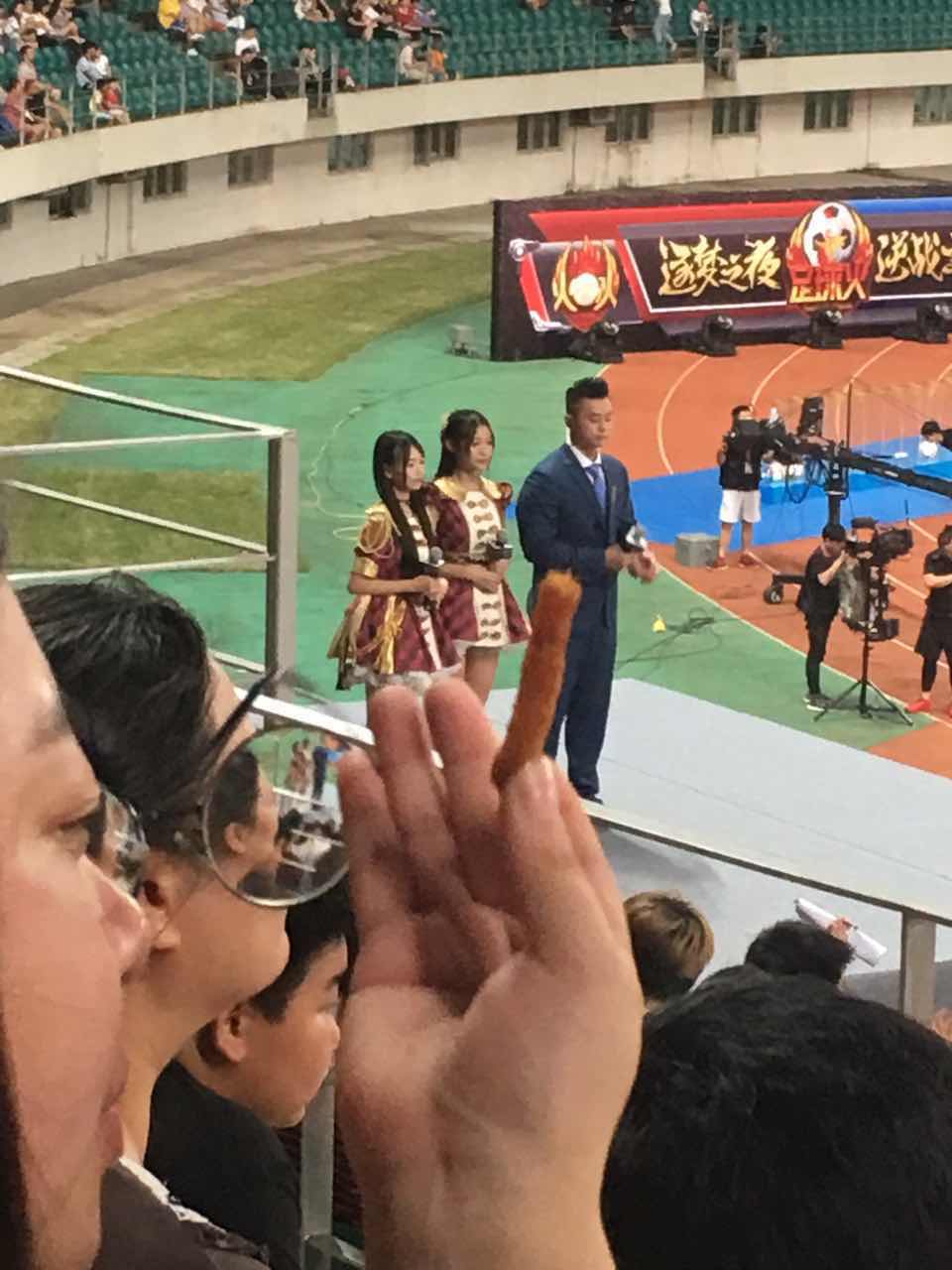 春茧看演唱会会淋雨吗,春茧看演唱会车停哪里