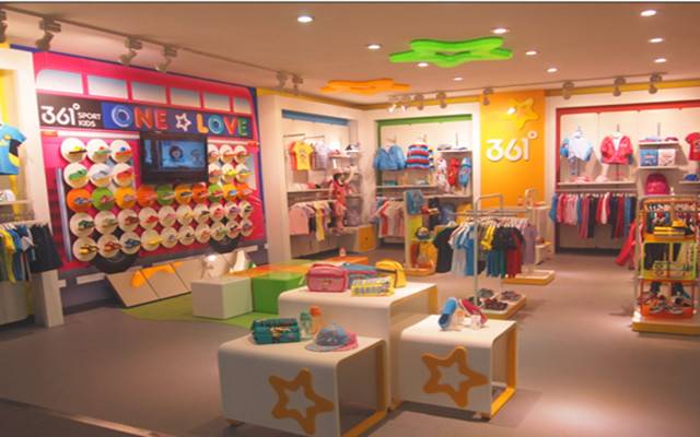 两亿人口下童装市场再起风云！国产四大体育品牌聚首新战场｜商圈